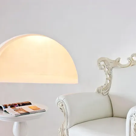 Contemporary Santorini - 1 Bedroom - Lunarious - Private Jacuzzi And Astonishing Caldera Sea Views - Fira فيلة *