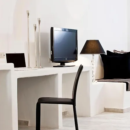 Contemporary Santorini - 1 Bedroom - Lunarious - Private Jacuzzi And Astonishing Caldera Sea Views - Fira ثيرا